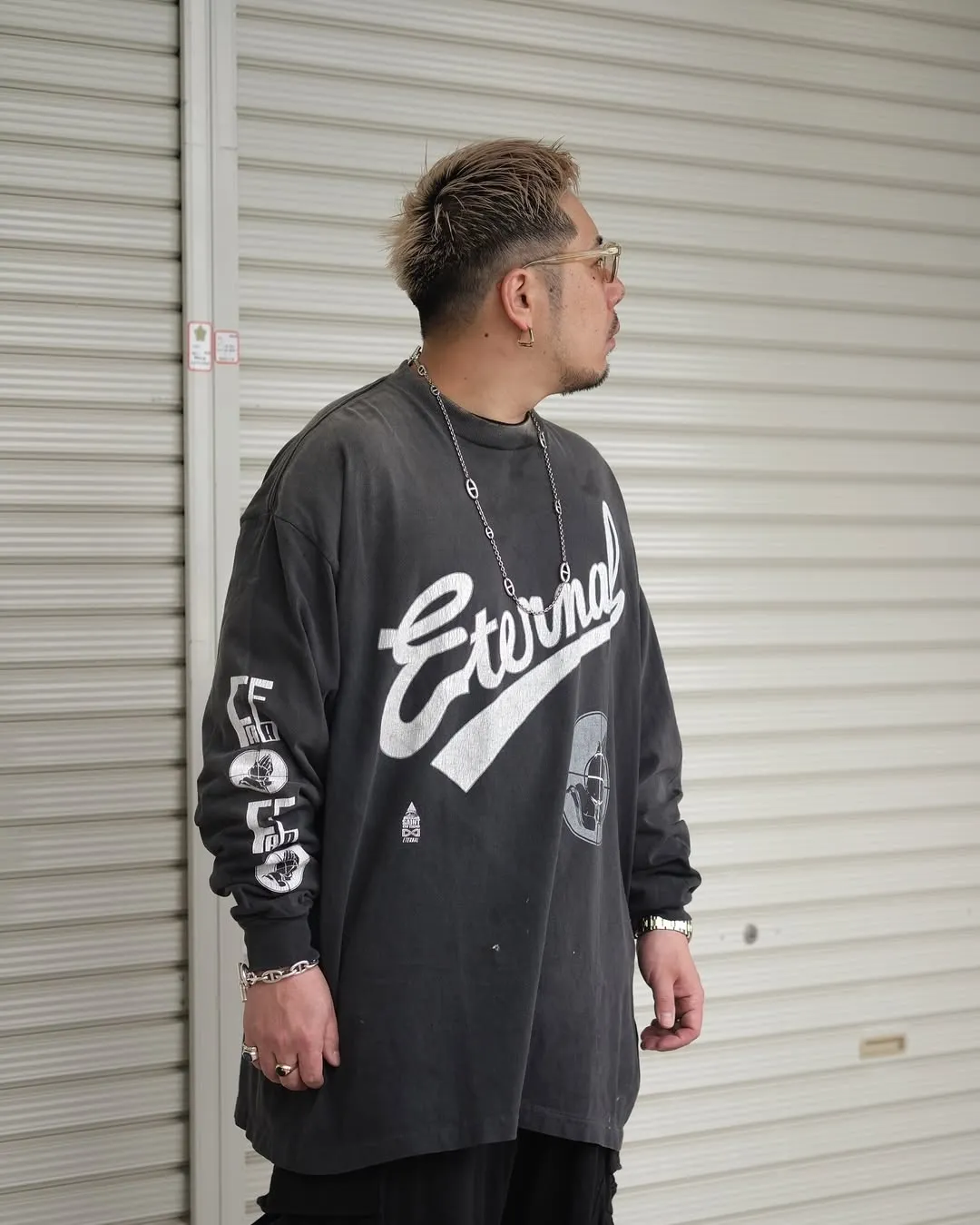 SAINT Mxxxxxx × FEAR OF GOD FG_LS TEE/SNT OF GOD/BLK FOG co-branded model SAINT OF GOD/ETERNAL prayer sight long sleeves, washed black S-XL, this season's major co-branded model, FOG manager JERRY personally carries the goods. The SAINT OF GOD series collaboration has gained quite a lot of buzz. Customized original co-branded SAINT OF GOD main label/washed label. Top-notch printing technology. Using silver sand and cracked pulp on the front and rear panels and heavy washing water to create a natural washed effect of printing, deep restoration